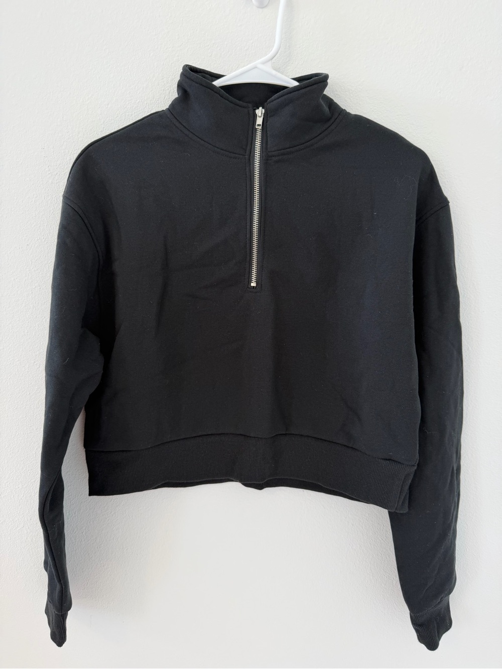 Black Half-Zip Cropped Sweatshirt - Women size Sizs M